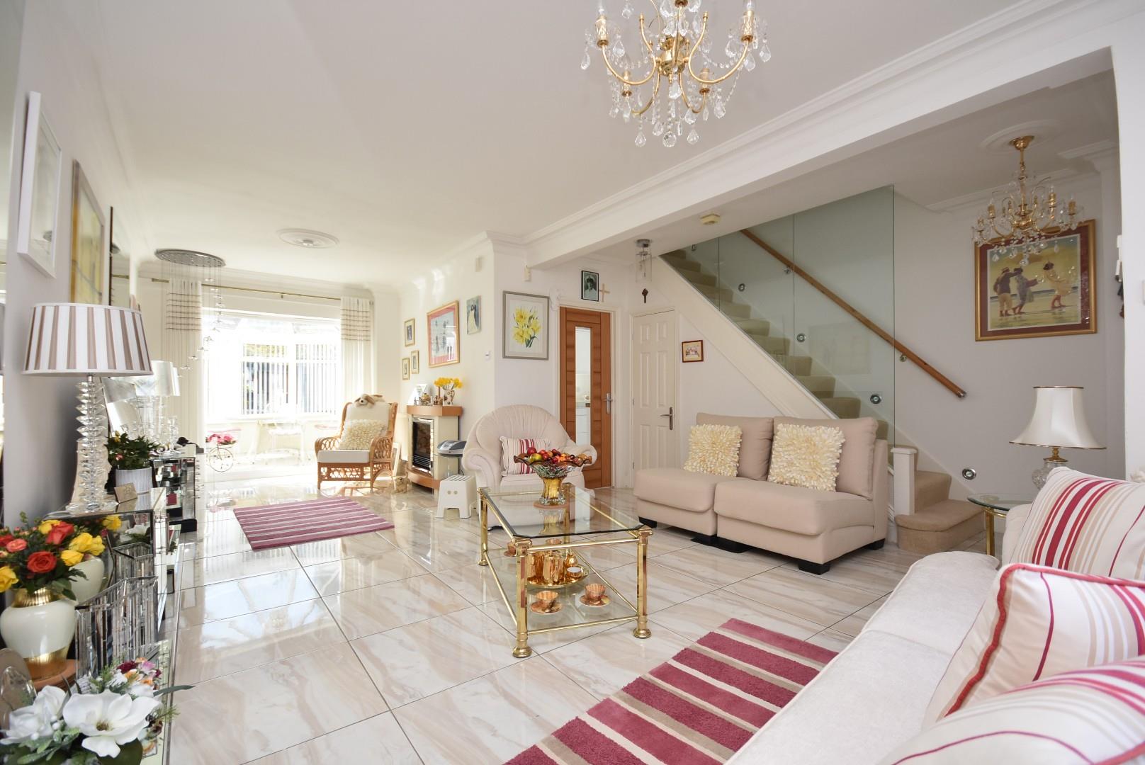 11 The Grange, Baroness Place, Penarth, CF64 3UW